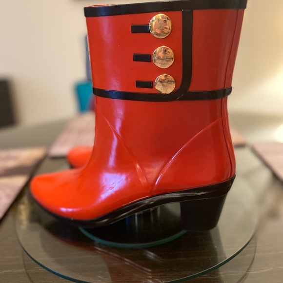 Kate Spade Red and Gold Winter Rain Boots with Glossy Finish - Picture 2 of 5